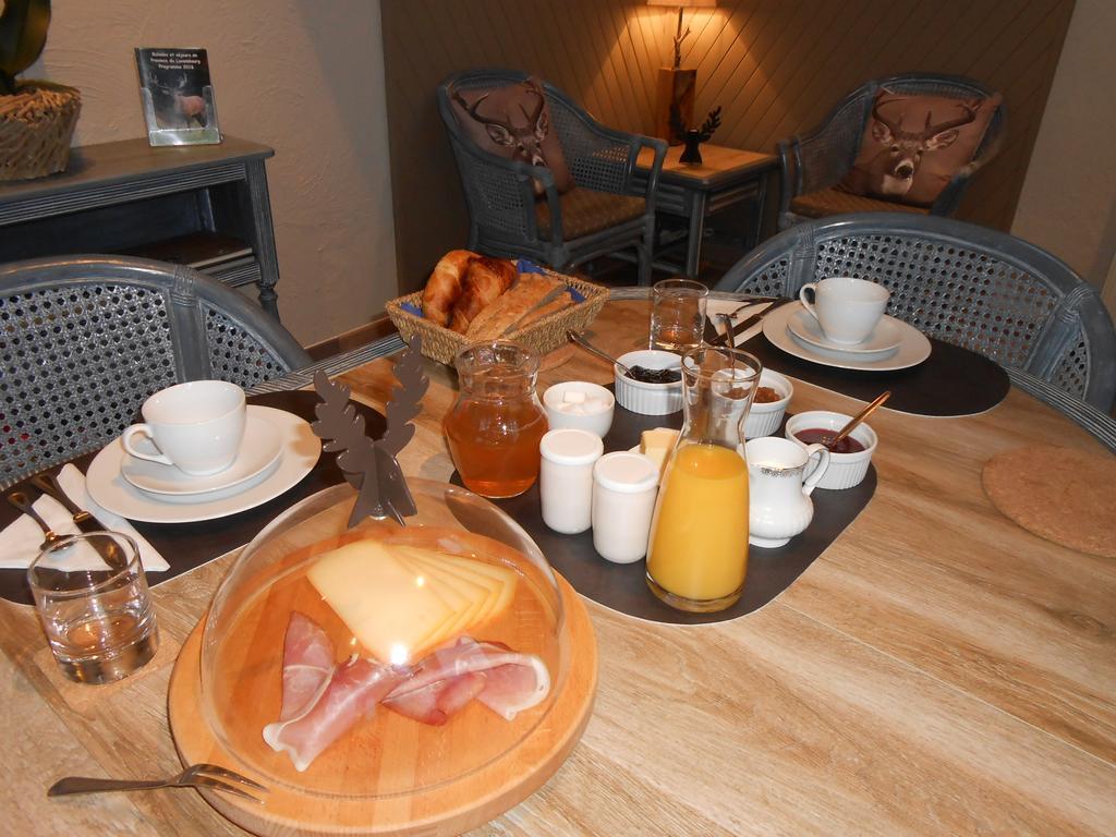 Le Bien-Aller Des Perets Hotel Saint-Hubert Bagian luar foto